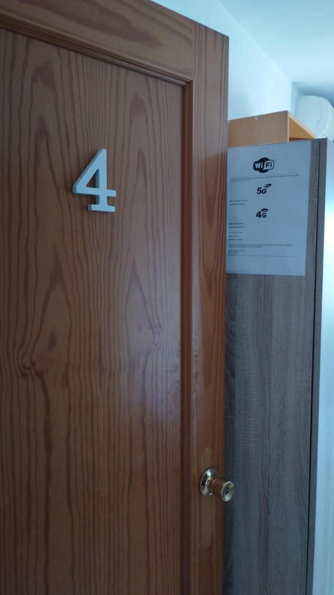 Habitaciones Privadas Con Cama Doble En Sevilla Екстериор снимка