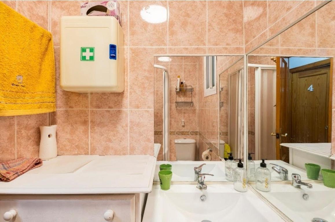 Habitaciones Privadas Con Cama Doble En Sevilla Екстериор снимка