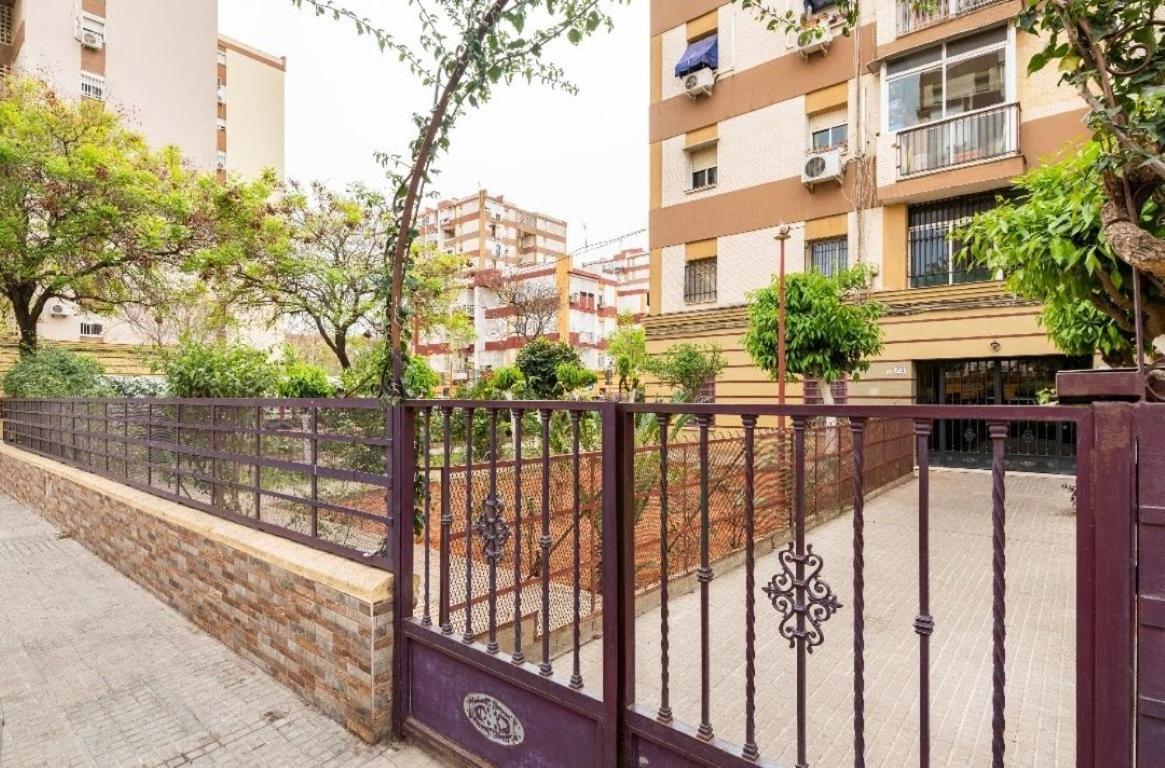 Habitaciones Privadas Con Cama Doble En Sevilla Екстериор снимка