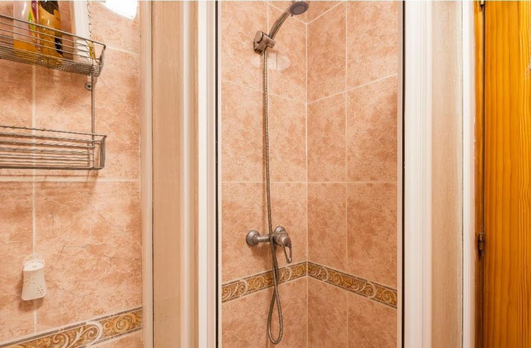 Habitaciones Privadas Con Cama Doble En Sevilla Екстериор снимка