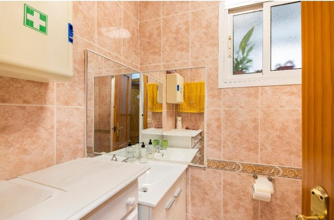 Habitaciones Privadas Con Cama Doble En Sevilla Екстериор снимка